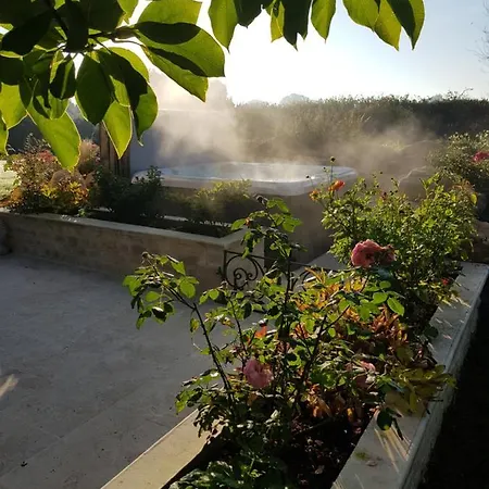 Au Chant Des Oiseaux 3*