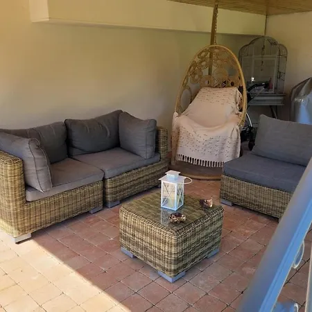 Au Chant Des Oiseaux 3*