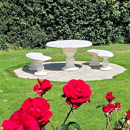 Au Chant Des Oiseaux Bed & Breakfast 3*