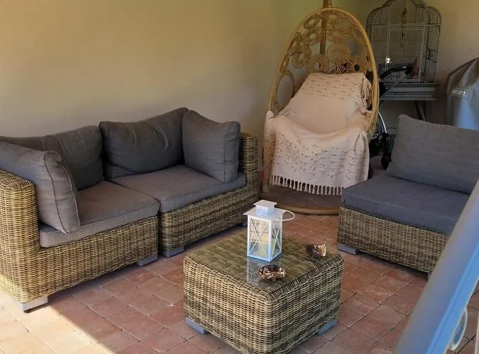 Au Chant Des Oiseaux 3*