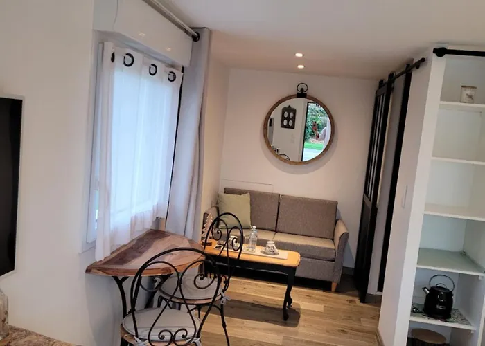 Au Chant Des Oiseaux Bed & Breakfast 3*